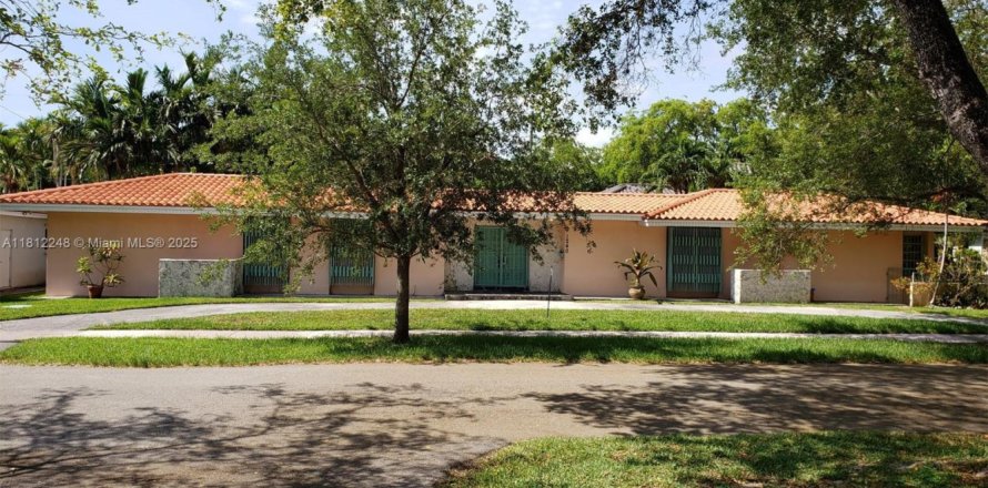 Villa ou maison à Coral Gables, Floride 3 chambres, 129.6 m2 № 1937643