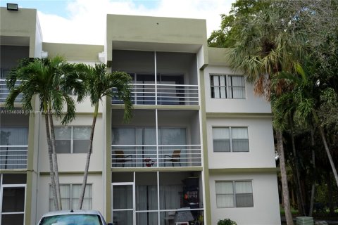 Condo in Sunrise, Florida, 2 bedrooms  № 1738437 - photo 2