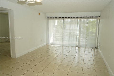 Condo in Sunrise, Florida, 2 bedrooms  № 1738437 - photo 7