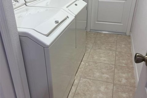 House in Kissimmee, Florida 4 bedrooms, 242.47 sq.m. № 2196850 - photo 8