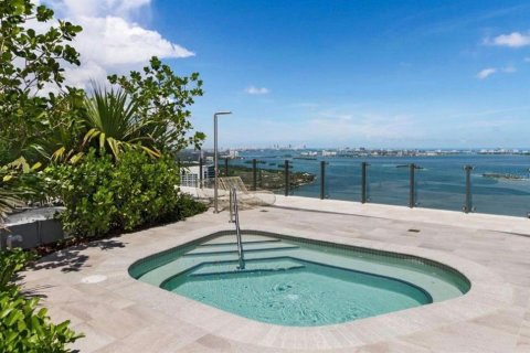 Condo in Miami, Florida, 2 bedrooms № 2205817 - photo 5