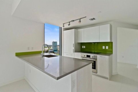 Condo in Miami, Florida, 2 bedrooms № 2205817 - photo 14