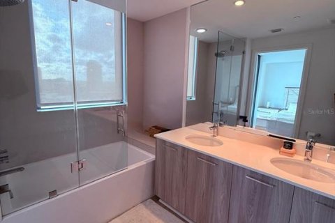 Condo in Miami, Florida, 2 bedrooms № 2205817 - photo 26