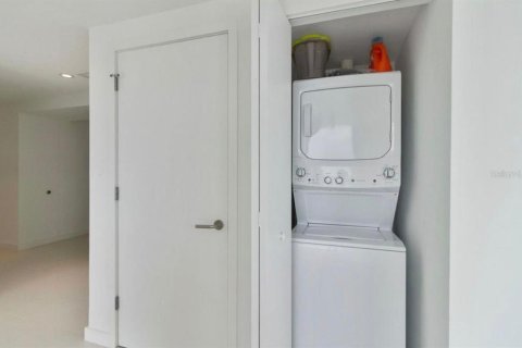 Condo in Miami, Florida, 2 bedrooms № 2205817 - photo 22