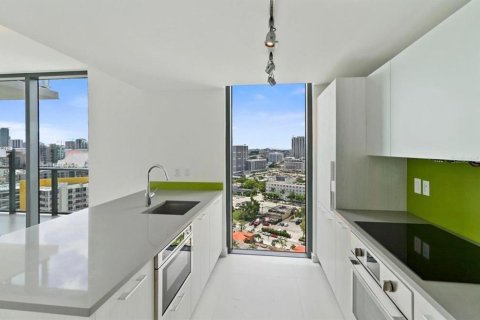 Condo in Miami, Florida, 2 bedrooms № 2205817 - photo 10