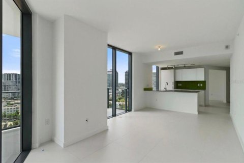 Condo in Miami, Florida, 2 bedrooms № 2205817 - photo 19