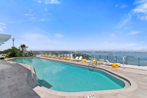 Condo in Miami, Florida, 2 bedrooms № 2205817 - photo 3