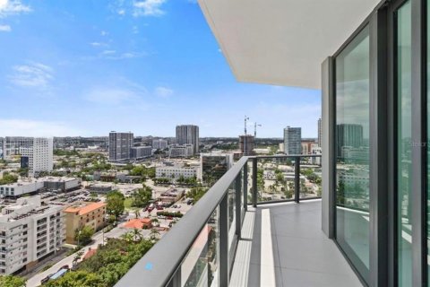 Condo in Miami, Florida, 2 bedrooms № 2205817 - photo 6
