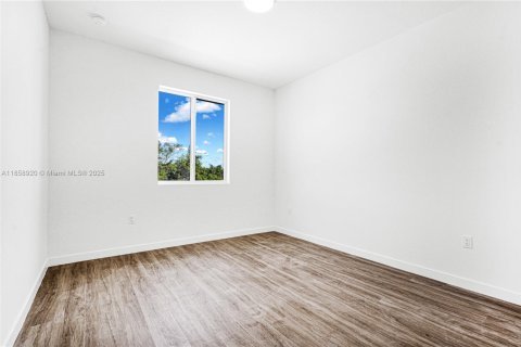 Townhouse in Miami, Florida 5 bedrooms, 233.93 sq.m. № 1887397 - photo 12