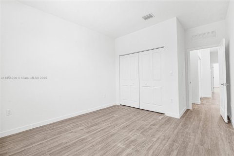 Townhouse in Miami, Florida 5 bedrooms, 233.93 sq.m. № 1887397 - photo 15