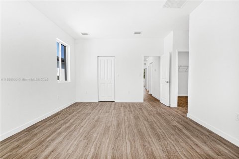 Townhouse in Miami, Florida 5 bedrooms, 233.93 sq.m. № 1887397 - photo 28