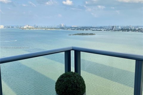 Copropriété à louer à Miami, Floride: 3 chambres, 151.8 m2 № 1936206 - photo 2