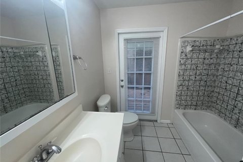 Villa ou maison à louer à Gainesville, Floride: 3 chambres, 147.81 m2 № 2157429 - photo 12