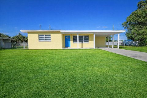 House in Port St. Lucie, Florida 2 bedrooms, 95.41 sq.m. № 2084196