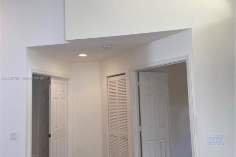 Villa ou maison à louer à Weston, Floride: 4 chambres, 242.47 m2 № 2071774 - photo 9