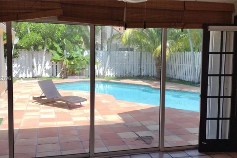 Villa ou maison à louer à Weston, Floride: 4 chambres, 242.47 m2 № 2071774 - photo 8
