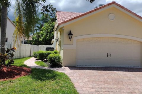 Villa ou maison à louer à Weston, Floride: 4 chambres, 242.47 m2 № 2071774 - photo 2