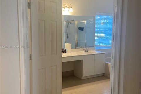 Villa ou maison à louer à Weston, Floride: 4 chambres, 242.47 m2 № 2071774 - photo 13
