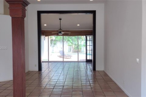 Villa ou maison à louer à Weston, Floride: 4 chambres, 242.47 m2 № 2071774 - photo 7