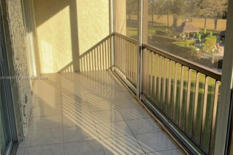 Снять в аренду кондоминиум в Лодерхилл, Флорида 2 спальни, 101.45м2, № 1929725 - фото 13