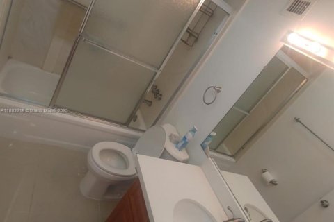 Снять в аренду кондоминиум в Лодерхилл, Флорида 2 спальни, 101.45м2, № 1929725 - фото 2