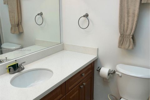 Снять в аренду кондоминиум в Лодерхилл, Флорида 2 спальни, 101.45м2, № 1929725 - фото 4