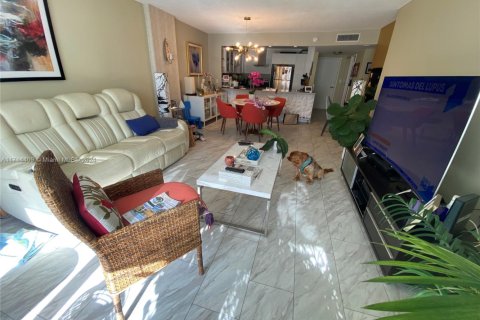 Condominio en venta en Aventura, Florida, 1 dormitorio, 99.03 m2 № 1859993 - foto 2