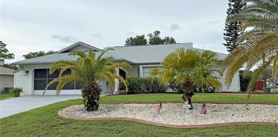 Casa en Port Charlotte, Florida 3 dormitorios, 145.21 m2 № 1913718