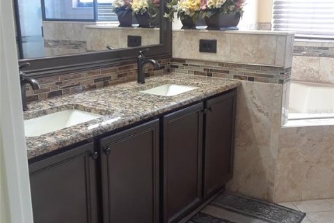 Casa en alquiler en Kissimmee, Florida, 4 dormitorios, 214.42 m2 № 1879215 - foto 25