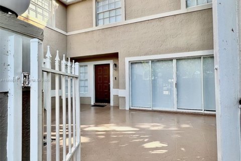 Touwnhouse à vendre à Cooper City, Floride: 3 chambres, 154.78 m2 № 1856879 - photo 4