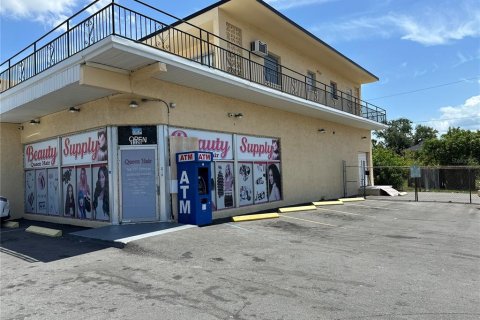 Commercial property in Saint Petersburg, Florida № 1754483 - photo 1