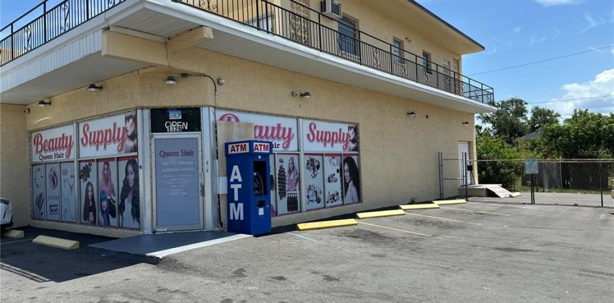 Commercial property in Saint Petersburg, Florida № 1754483