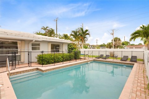 Commercial property in Fort Lauderdale, Florida 302.68 sq.m. № 1936510 - photo 1