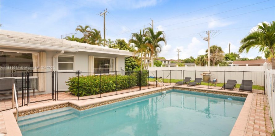 Commercial property in Fort Lauderdale, Florida 302.68 sq.m. № 1936510