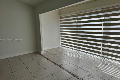 Copropriété à louer à Miami, Floride: 1 chambre, 80.08 m2 № 2000199 - photo 9