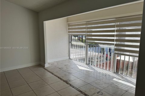 Copropriété à louer à Miami, Floride: 1 chambre, 80.08 m2 № 2000199 - photo 3