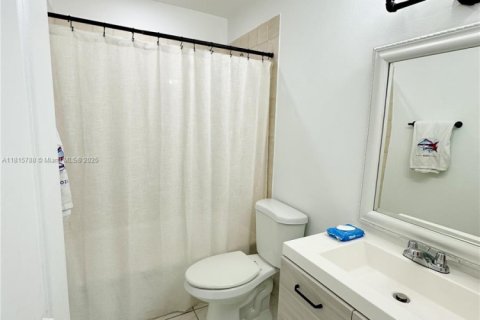 Touwnhouse à vendre à Miami, Floride: 2 chambres, 127.74 m2 № 1779657 - photo 9