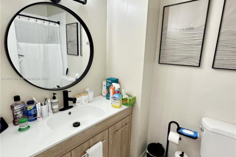 Touwnhouse à vendre à Miami, Floride: 2 chambres, 127.74 m2 № 1779657 - photo 15