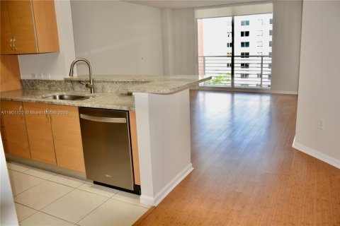 Снять в аренду кондоминиум в Авентура, Флорида 1 спальня, 78.5м2, № 1951664 - фото 2