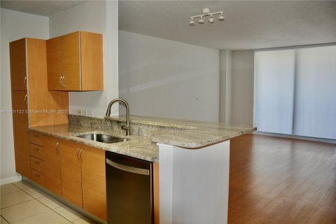 Снять в аренду кондоминиум в Авентура, Флорида 1 спальня, 78.5м2, № 1951664 - фото 4