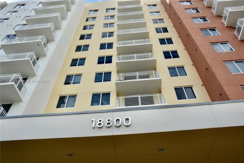 Снять в аренду кондоминиум в Авентура, Флорида 1 спальня, 78.5м2, № 1951664 - фото 6