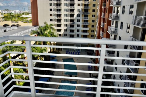 Снять в аренду кондоминиум в Авентура, Флорида 1 спальня, 78.5м2, № 1951664 - фото 14