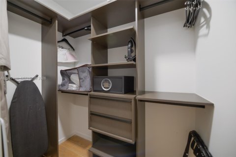 Condo in Miami, Florida, 1 bedroom  № 2253846 - photo 12