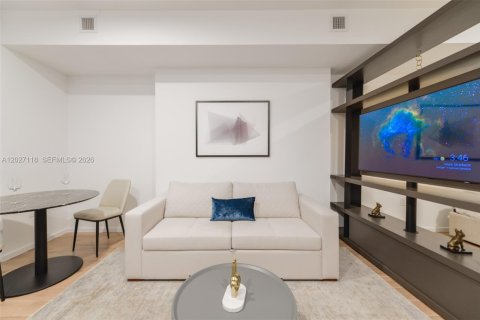 Condo in Miami, Florida, 1 bedroom  № 2253846 - photo 9