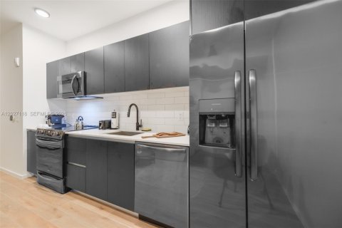 Condo in Miami, Florida, 1 bedroom  № 2253846 - photo 10
