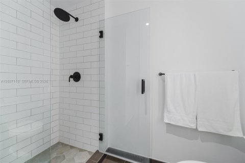 Condo in Miami, Florida, 1 bedroom  № 2253846 - photo 15