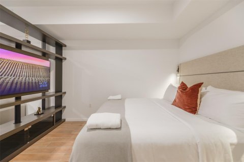 Condo in Miami, Florida, 1 bedroom  № 2253846 - photo 6