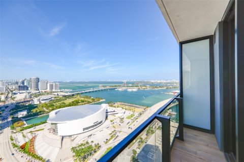 Condo in Miami, Florida, 1 bedroom  № 2253846 - photo 2