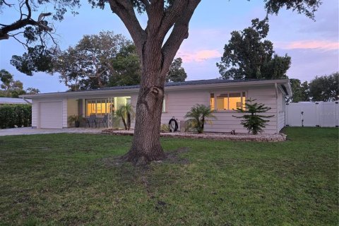 House in Sarasota, Florida 3 bedrooms, 135.36 sq.m. № 2284698