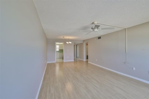 Condo in Clearwater, Florida, 2 bedrooms № 2233816 - photo 12